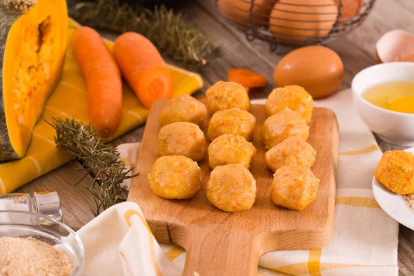 Albóndigas Pollo Con Calabaza Tabla Cortar — Foto de Stock