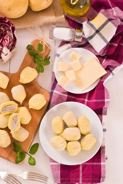 Gnocchi Patate Ripieni Radicchio Ricotta — Foto Stock