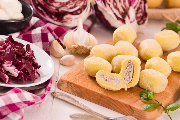 Nhoque Batata Recheado Com Radicchio Ricota — Fotografia de Stock