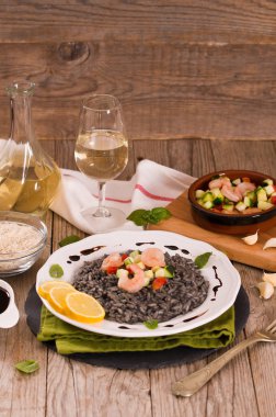 Karides ve sebzeli mürekkep balığı pilavı..