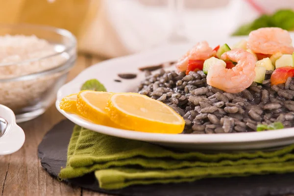 Risotto Tinta Calamar Con Gambas Verduras — Foto de Stock