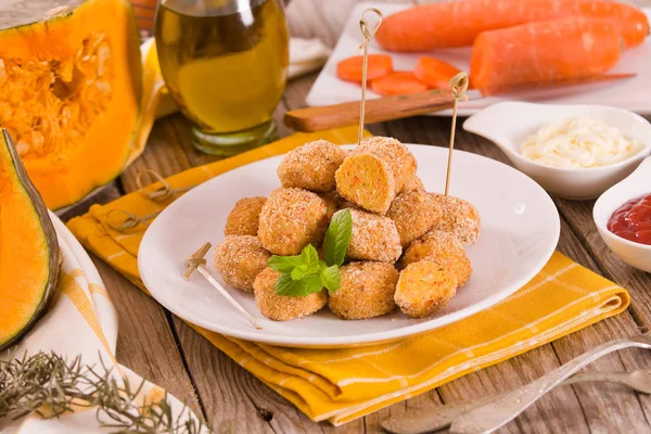 Albóndigas Pollo Con Calabaza Plato Blanco — Foto de Stock