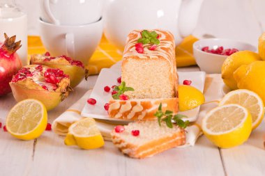 Nar katılmış limonlu kek..