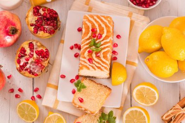 Nar katılmış limonlu kek..