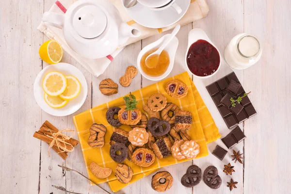 Biscuits Pâtissiers Croûte Courte Avec Chocolat Sur Table Bois — Photo