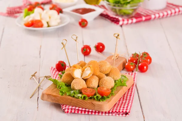 Bolinhas Queijo Mozzarella Fritas — Fotografia de Stock