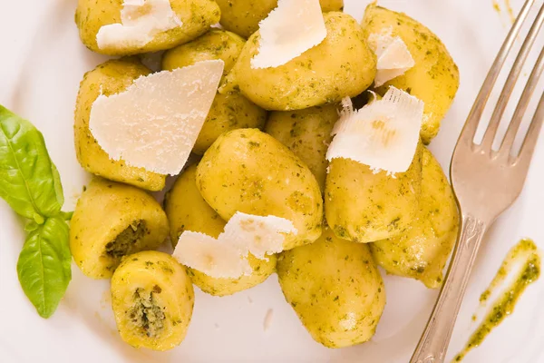 Pesto Soslu Patates Gnocchi — Stok fotoğraf