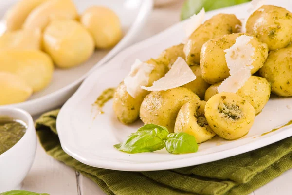 Gnocchi Patata Rellenos Con Salsa Pesto —  Fotos de Stock