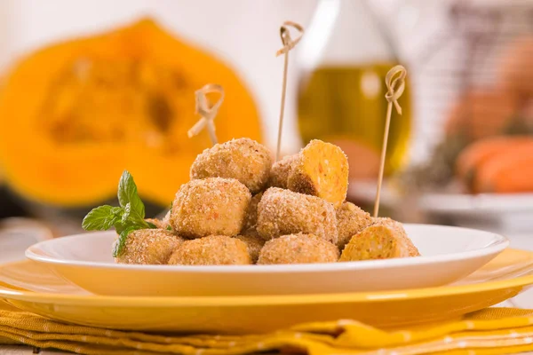 Polpette Pollo Alla Zucca Piatto Bianco — Foto Stock