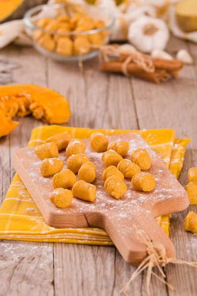 Gnocchi Calabaza Cruda Tabla Cortar — Foto de Stock