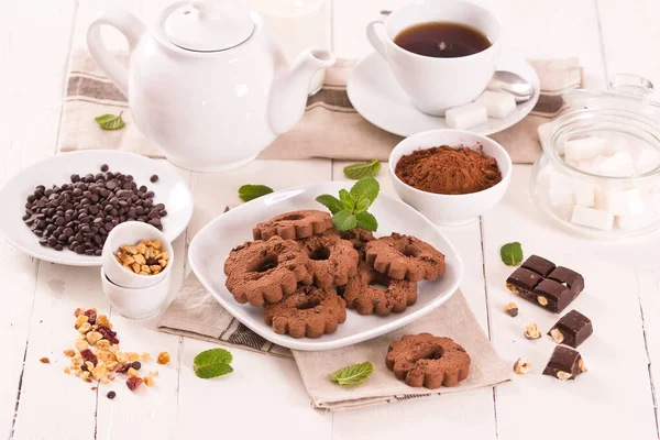 Teatime Com Biscoitos Chocolate Prato Branco — Fotografia de Stock