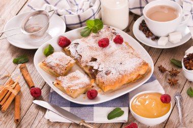 Bougatsa - Kremalı Yunan böreği