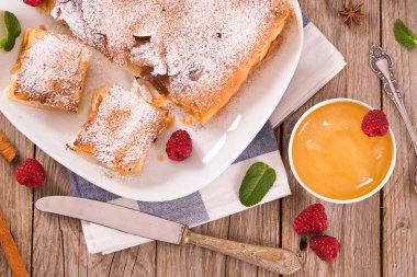 Bougatsa - Kremalı Yunan böreği