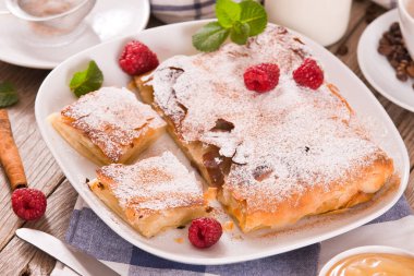 Bougatsa - Kremalı Yunan böreği