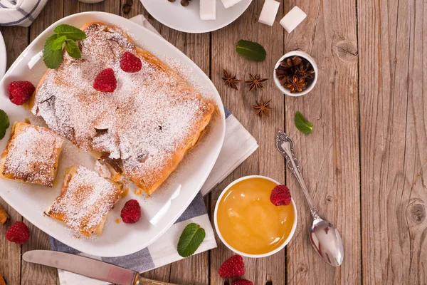 Bougatsa Pastel Hojaldre Griego Con Crema —  Fotos de Stock