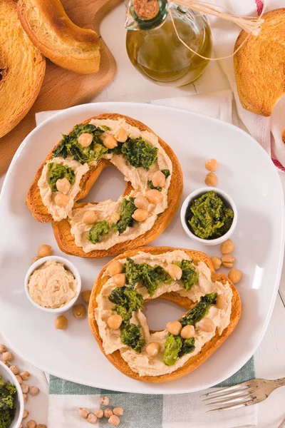 Friselle Avec Dessus Navet Houmous — Photo