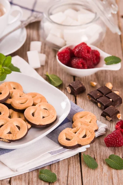 Teatime Chocolate Pretzel Cookies White Dish — Stock Photo, Image
