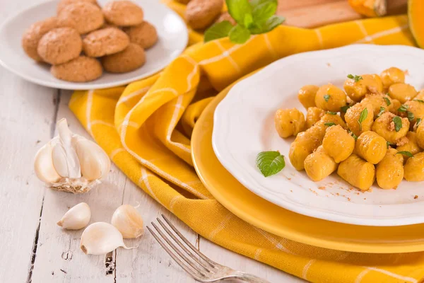 Gnocchi Calabaza Con Galletas Amaretti Ralladas — Foto de Stock