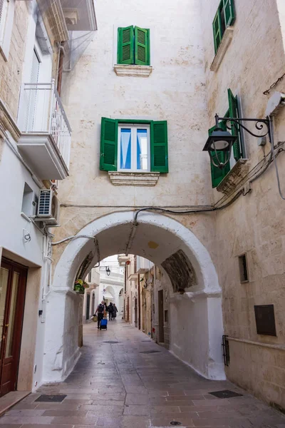 Ara Sokakta Monopoli Puglia Talya — Stok fotoğraf