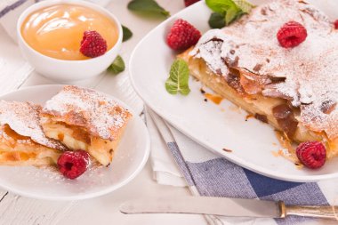 Bougatsa - Kremalı Yunan böreği