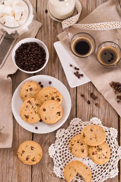 Biscoitos Chocolate Prato Branco — Fotografia de Stock