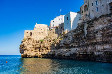 polignano panoramik manzaralı. Puglia. İtalya.