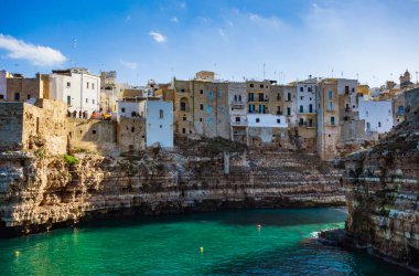 polignano panoramik manzaralı. Puglia. İtalya.