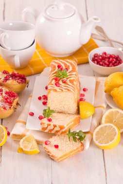 Nar katılmış limonlu kek..