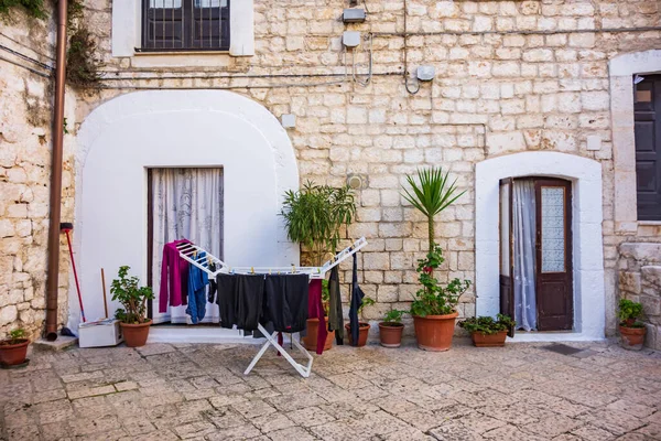 Sokak arası, Rutigliano. Puglia. İtalya.