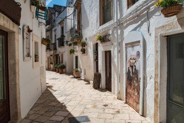Alleyway, Locorotondo. Puglia. Italy.	