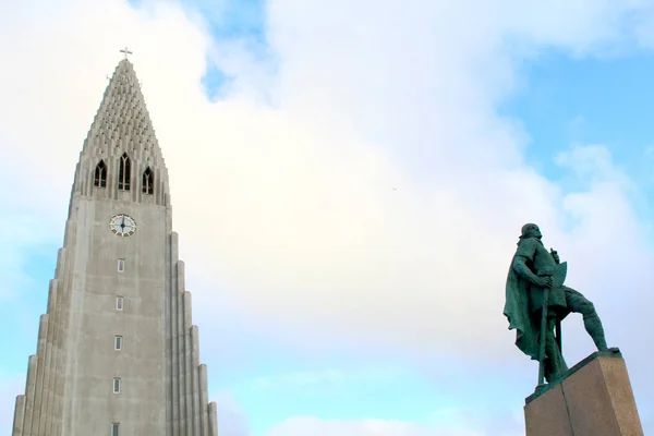 Hallgrímskirkja church w Reykjavik, Islandia. podróży obrazu — Zdjęcie stockowe