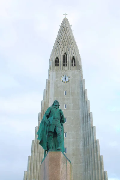 Hallgrímskirkja church w Reykjavik, Islandia. podróży obrazu — Zdjęcie stockowe