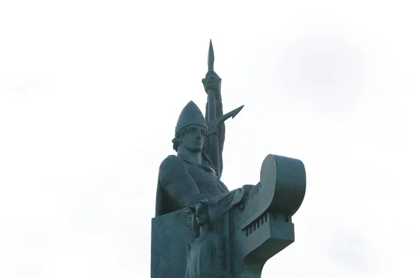 Die arnarholl-statue, reykjavik, isländischer erster siedler. — Stockfoto