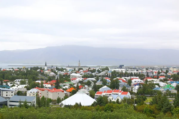 Aerial view of Reykjavik, Iceland with harbor and skyline mounta — Stock Photo, Image