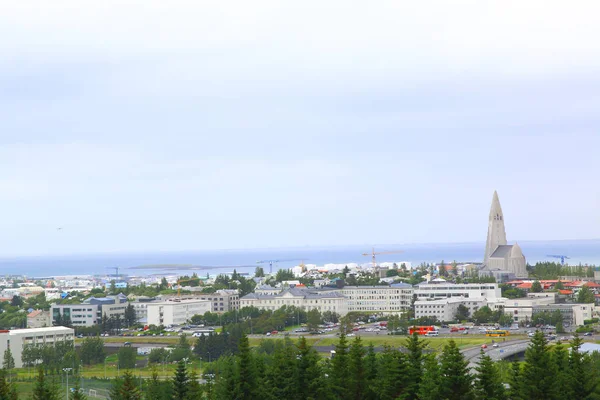 Hallgrimskirkja ve Reykjavik, İzlanda havadan görünümü — Stok fotoğraf