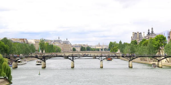 View of Paris along the seine river. — Stock Photo, Image