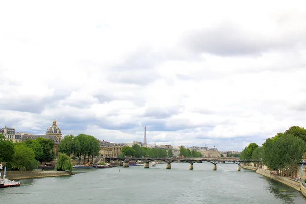 View of Paris along the seine river. — Stock Photo, Image