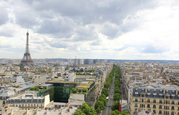 PARIS, JULY 2017: Skyline of Paris city with Eiffel Tower from a — Stock Photo, Image