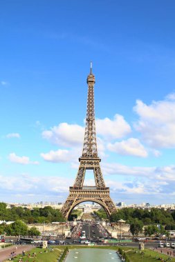 Paris, Temmuz 2017: Eyfel Kulesi Paris havadan görünümü.