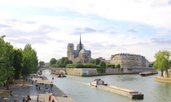Notre Dame Cathedral with Paris cityscape panorama — Stock Photo, Image