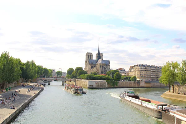 Notre Dame Cathedral with Paris cityscape panorama — Stock Photo, Image