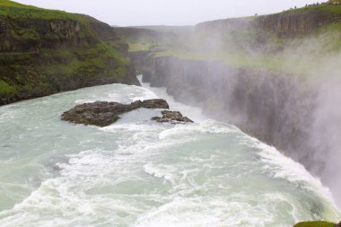 Lav ve İzlanda'daki Gullfoss şelale