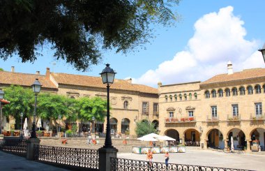 Barcelona, Temmuz 2017: Geleneksel eski İspanyol kilise cephe.