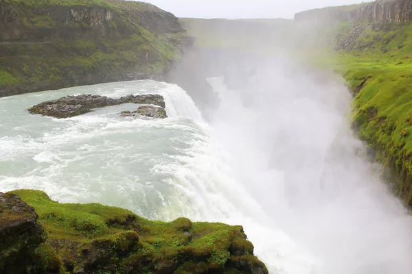 Lav ve İzlanda'daki Gullfoss şelale