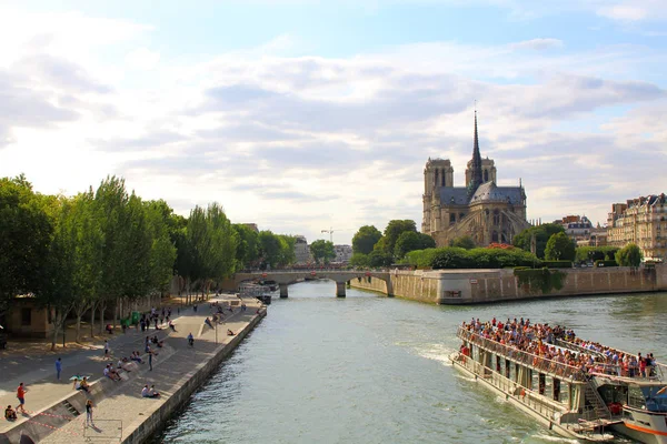 Paris, July 2017: Notre dame de paris river bay panorama. — Stock Photo, Image