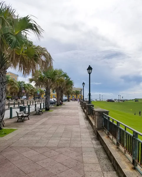 Paseo al castillo del Morro en el viejo San Juan, Puerto Rico . — Foto de Stock