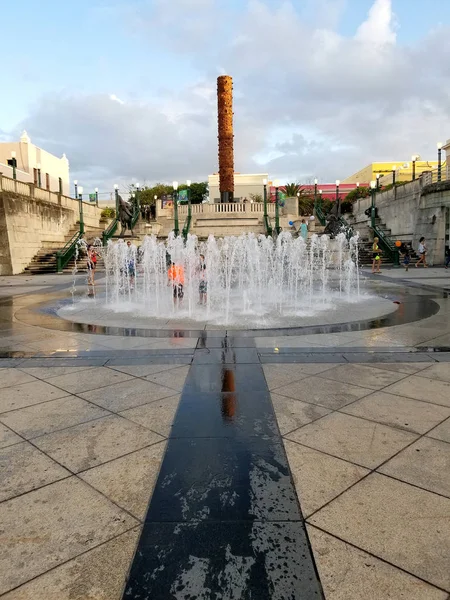 Totem w starej części San Juan. Kolonialnej architektury. — Zdjęcie stockowe