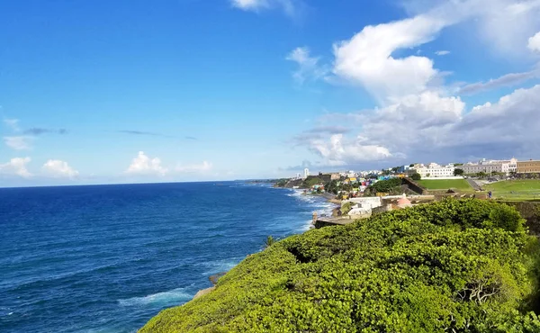 サンファン、プエルトリコ、古代エル モロ キャストの海岸線 — ストック写真
