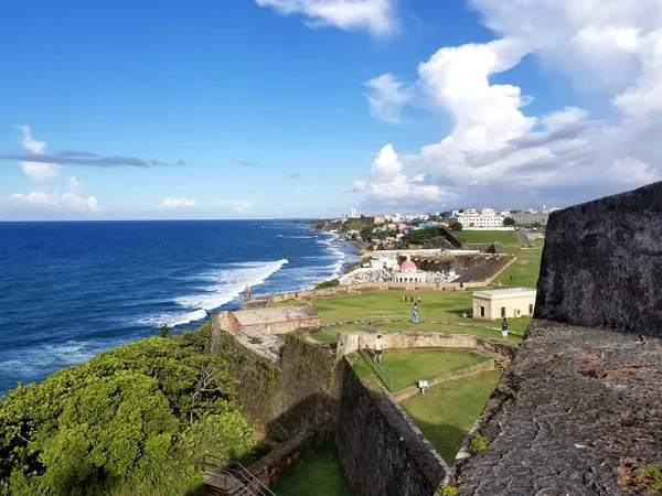サンファン、プエルトリコ、古代エル モロ キャストの海岸線 — ストック写真