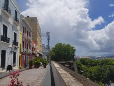 Güneşli bir günde eski şehir San Juan, Puerto Rico.